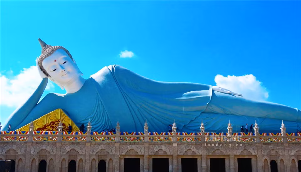 Ve Soc Trang ghe tham ngoi chua co tuong Phat nam lon nhat Viet Nam