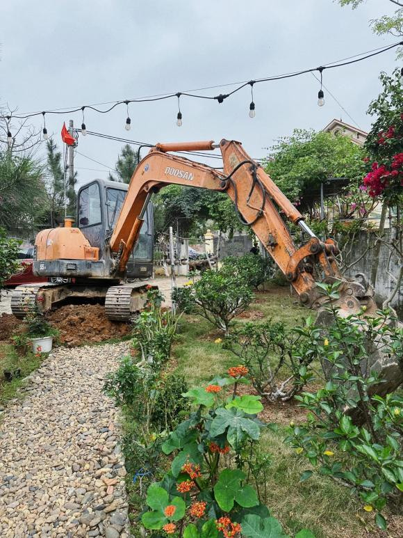 'Đạt điên - Biệt dược đen': Trong phim là 'báo thủ', ngoài đời xây biệt thự - Hình 10 'Dat dien - Biet duoc den': Trong phim la 'bao thu', ngoai doi xay biet thu-Hinh-10