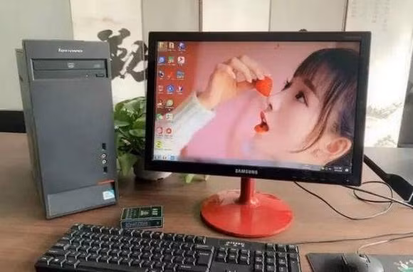 Nhan vien van phong nen dung may tinh xach tay hay may tinh cay?-Hinh-2