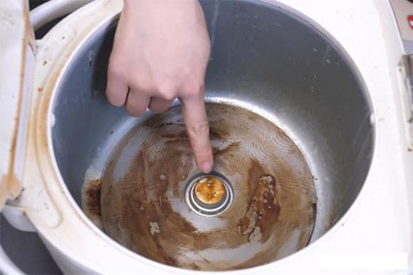 Ba cho cua noi com dien can phai lau chui thuong xuyen-Hinh-4