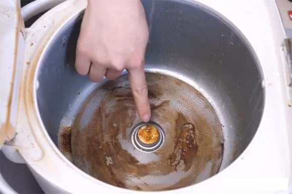 Ba cho cua noi com dien can phai lau chui thuong xuyen-Hinh-4