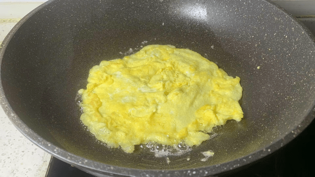 Loai rau “em be”, xao voi trung vua la thuoc bo-Hinh-4