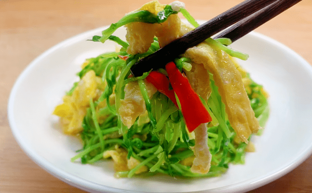 Loai rau “em be”, xao voi trung vua la thuoc bo-Hinh-8