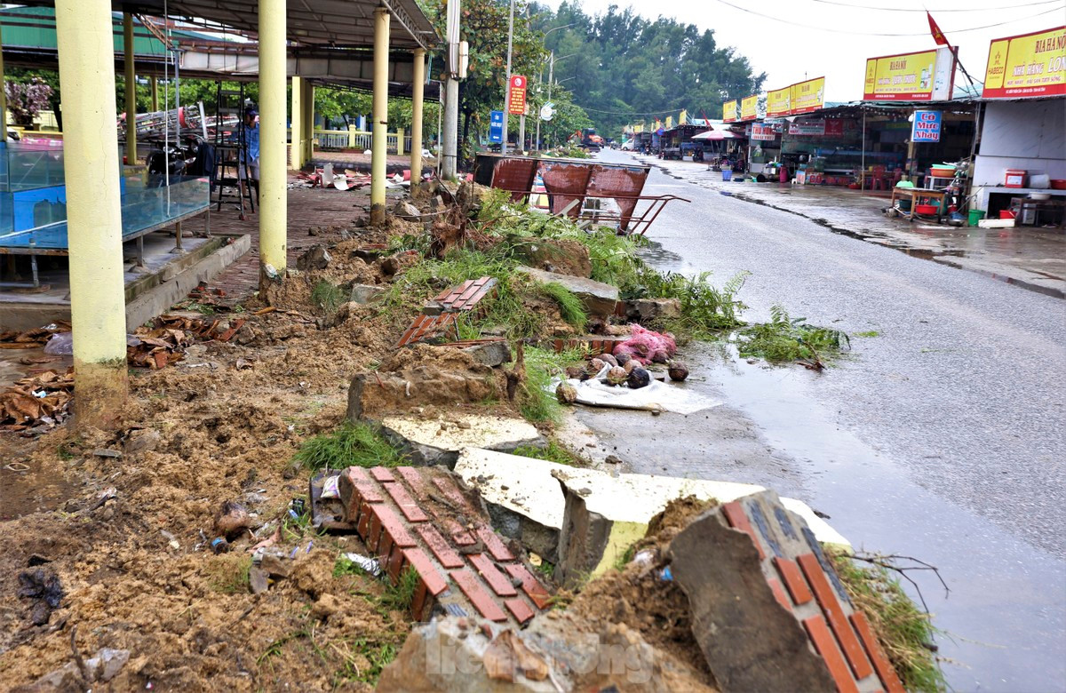 br/> Sau khi giải tỏa, ngành chức năng địa phương sẽ xây dựng, mở rộng các tuyến đường, tạo cảnh quan thông thoáng cho bãi biển Thiên Cầm.