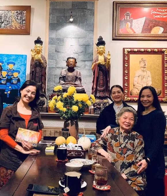 NSUT Le Mai va cuoc ly hon ky la nam 30 tuoi voi NSND Tran Tien-Hinh-4