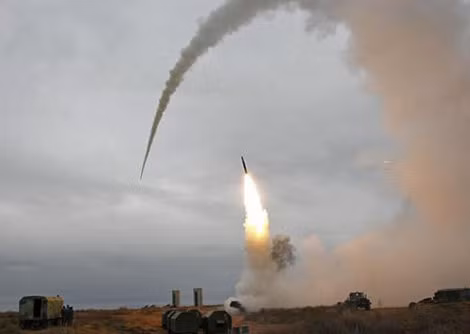 Pantsir-S1 sẽ trở thành tấm "áo giáp" vững chắc để bảo vệ cho các hệ thống tên lửa phòng không tầm xa như S-300, S-400 trước các mối đe dọa tên lửa hành trình, bom dẫn đường, máy bay không người lái của đối phương.