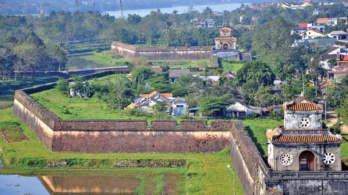 Từ khi vào Nam năm 1558 đến lúc bị nhà Tây Sơn lật đổ năm 1777, 9 đời chúa Nguyễn thay nhau trị vì Đàng Trong.