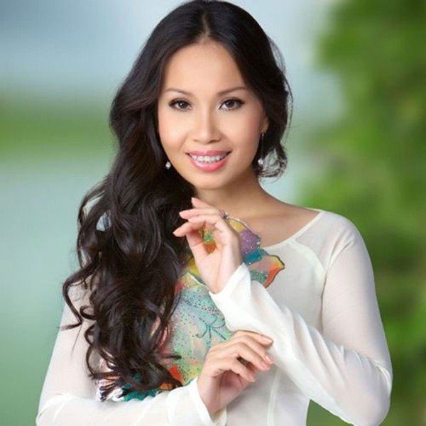 Cẩm Ly chuyển sang dòng nhạc dân ca và nhận được sự ái mộ của nhiều khán giả bình dân.