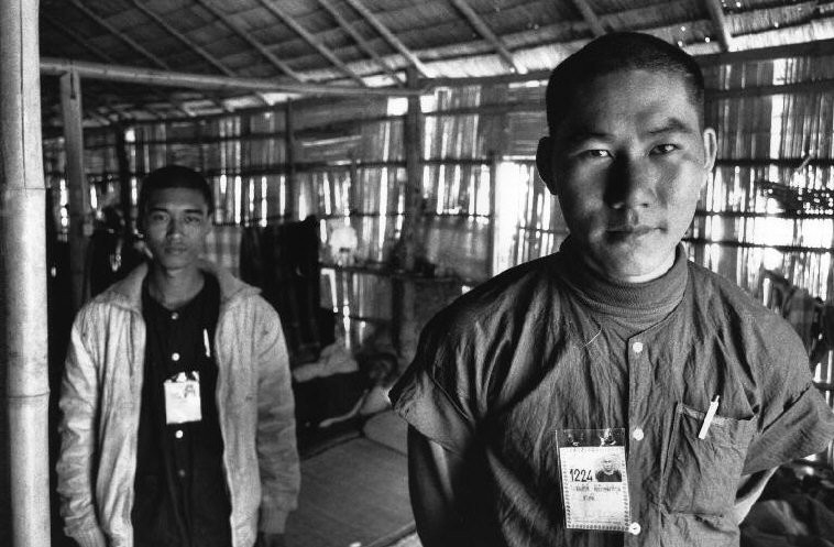 Hai trại viện ở trại Doi Tong, một trung tâm quản chế người nghiện ma tuy được chính phủ Thái Lan lập ra ở khu vực Tam Giác Vàng sát biên giới Myanmar. Ảnh: Patrick Zachmann/ Magnum.