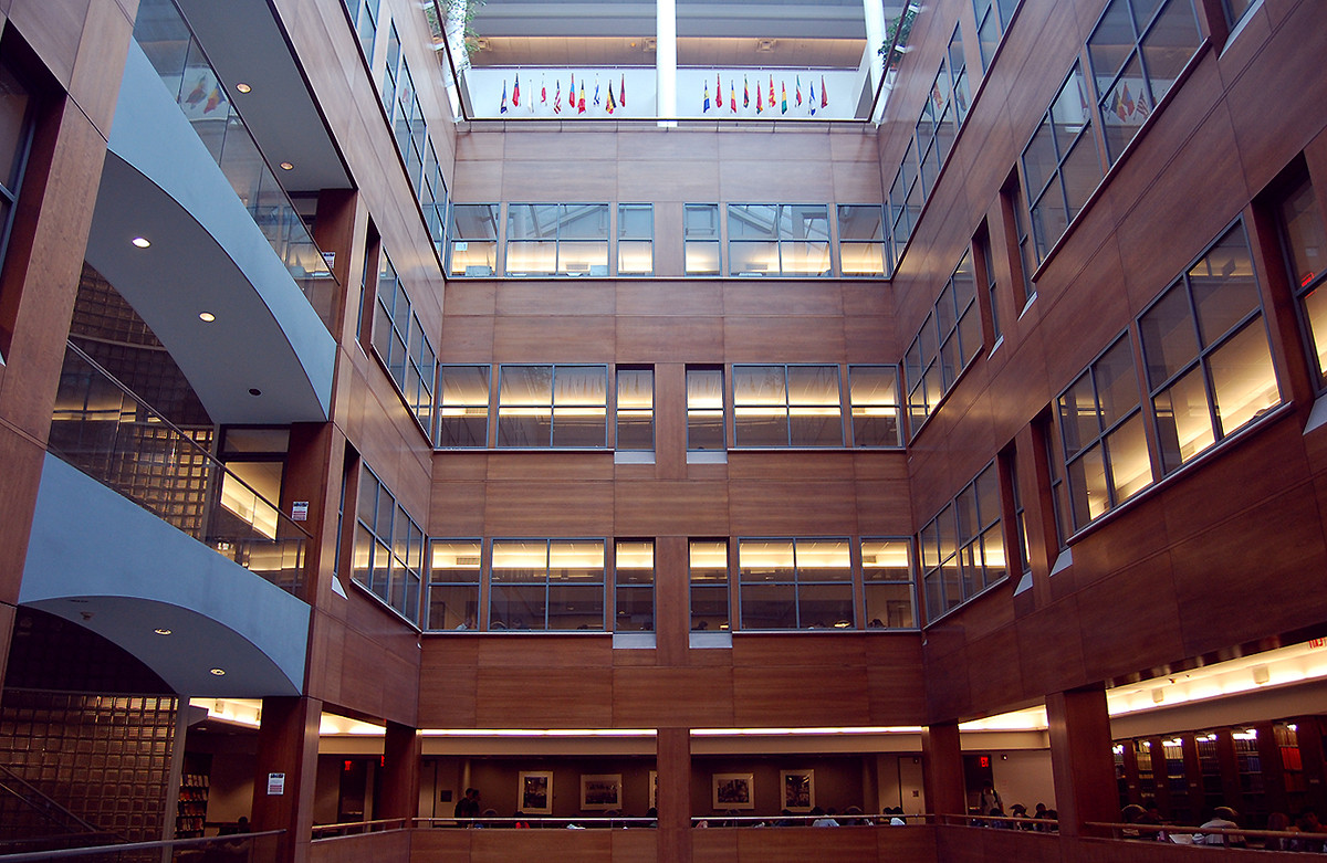 Để có nghề nghiệp ổn định, Jack Barsky ghi danh vào học các khóa buổi tối Cao đẳng Baruch ở New York. Năm 1984, tốt nghiệp, có bằng cấp, ông xin được việc làm lập trình viên tại một công ty bảo hiểm. Ảnh: Blogs@Baruch.