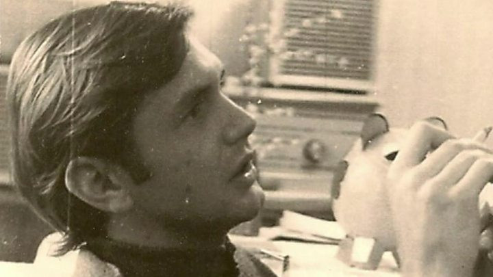 Người điệp viên này bảo rằng, Liên Xô cần những điệp viên nhiệt tình, tận tụy, và Dittrich có quyền lựa chọn để quyết định trong vòng có 24 tiếng đồng hồ. Óc tò mò, muốn khám phá nghề gián điệp đã thôi thúc Dittrich gật đầu nhận lời chào mời của điệp viên KGB. Ảnh: Theguardian.