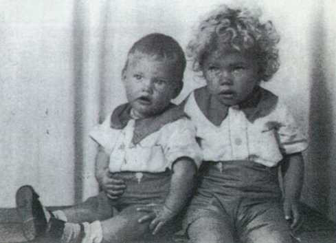 Việc khám nghiệm cho ra kết quả kinh hoàng: Hai trong số những thi thể được tìm thấy là Charmaine và Heather - hai con gái của Fred và Rosemary West. Ảnh: Murderpedia.