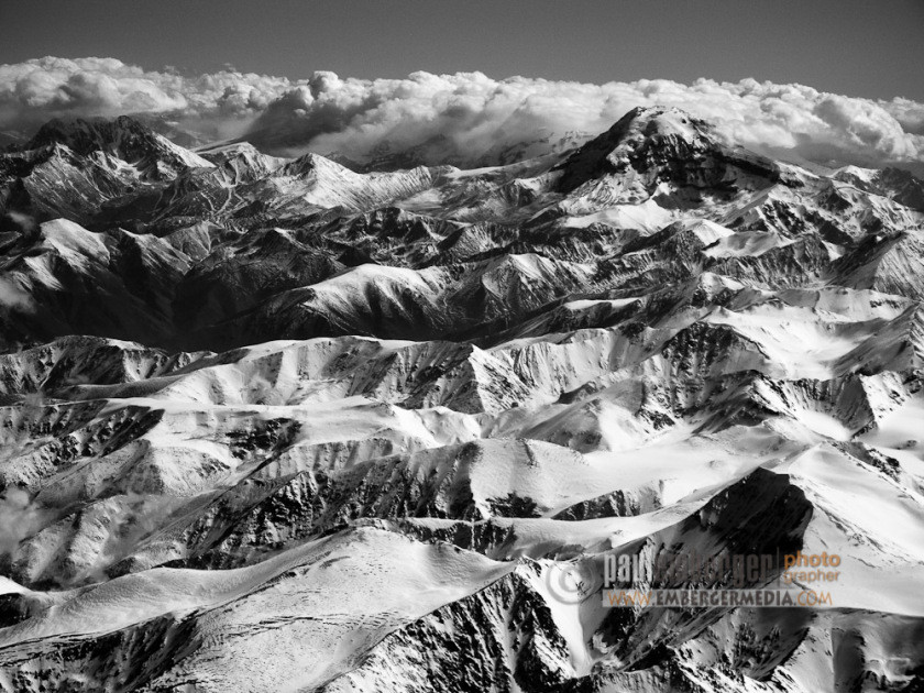 Rất nhiều đội cứu hộ đến từ các quốc gia khác nhau đã tham gia tìm kiếm nhưng họ không thể nhìn thấy chiếc máy bay màu trắng trong tuyết từ trên không trung, và họ ngưng tìm sau tám ngày vì cho rằng tất cả hành khách đều đã tử nạn: Ảnh: Today in History.