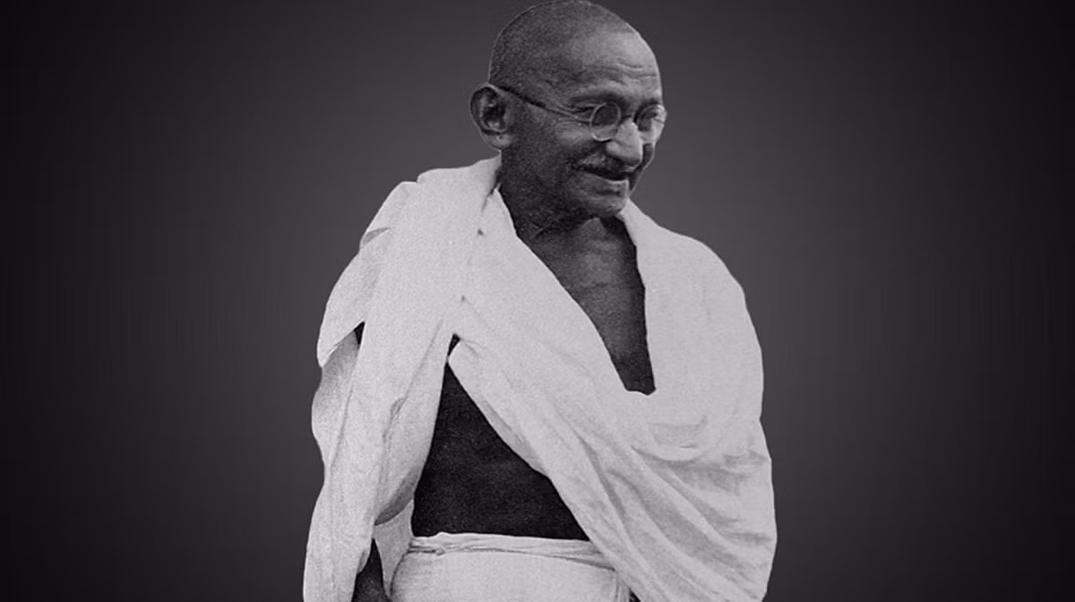 Trong sự nghiệp đấu tranh của mình, Mahatma Gandhi thường nhịn ăn lâu ngày, dùng biện pháp tuyệt thực như một vũ khí chính trị. Ông từ chối không ăn cho đến chết hoặc cho đến khi những yêu cầu của ông được thực hiện. Ảnh: Tn.com.ar.
