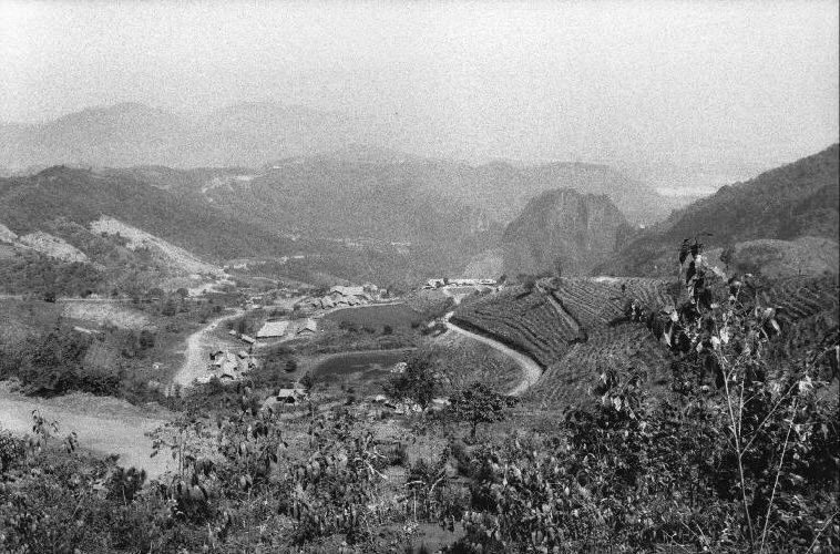 Khung cảnh quanh trại Doi Tong. Vùng núi hiểm trở này là một tụ điểm phức tạp về ma túy ở Tam Giác Vàng. Ảnh: Patrick Zachmann/ Magnum.