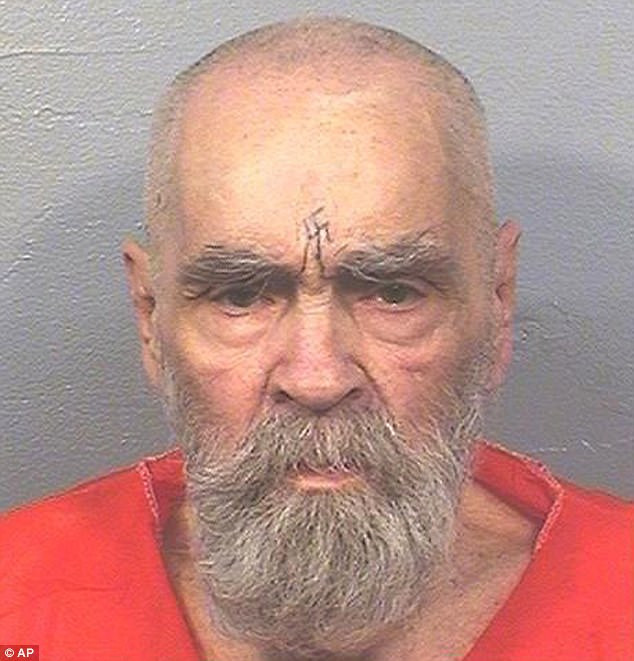 Charles bị tòa tuyên án tù chung thân vì hành vi tổ chức các vụ giết người. Hắn chết trong tù ngày 19/11/2017 ở tuổi 83, sau 45 năm thi hành án. Ảnh: Wiki.