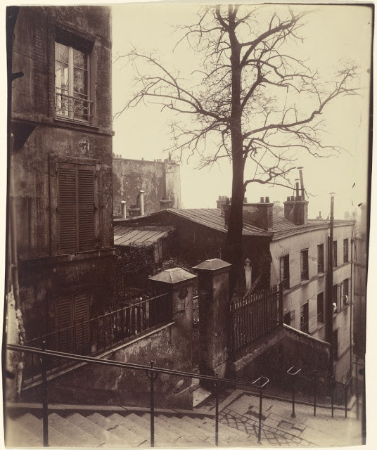 Dãy cầu thang trên phố Montmartre, 1924. Ảnh: Eugène Atget.