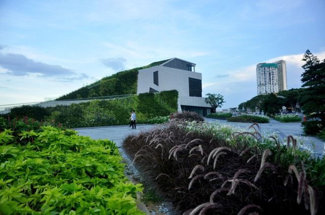 Trước đó, ngày 14.6, UBND TP Đà Nẵng có văn bản yêu cầu Sở Kế hoạch và Đầu tư chủ trì, phối hợp với Sở Tài nguyên và Môi trường, Sở Xây dựng nghiên cứu các thủ tục pháp lý thu hồi dự án Nhà hàng và Bến du thuyền tại khu vực phía Nam Cảng sông Hàn của công ty TNHH I.V.C của Vũ "nhôm".