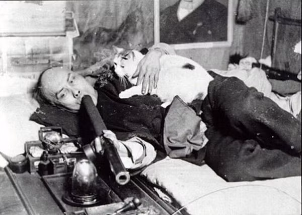 Để tránh việc giả mạo thương hiệu, thuốc phiện được bán giá hạ suốt theo vùng biên giới với Lào và miền núi phía Bắc Việt Nam. Ảnh tư liệu.