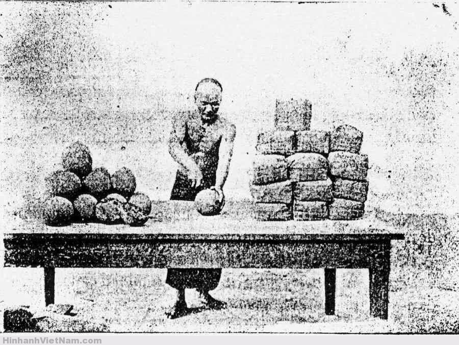 Thuốc phiện thô từ nhiều nơi được vận chuyển đến nhà máy. Tại đây, thuốc phiện được chế biến dựa trên phương pháp của người Quảng Đông và sử dụng các dụng cụ khoa học của phương Tây đã cho ra một loại thuốc phiện hoàn hảo hơn. Ảnh tư liệu.