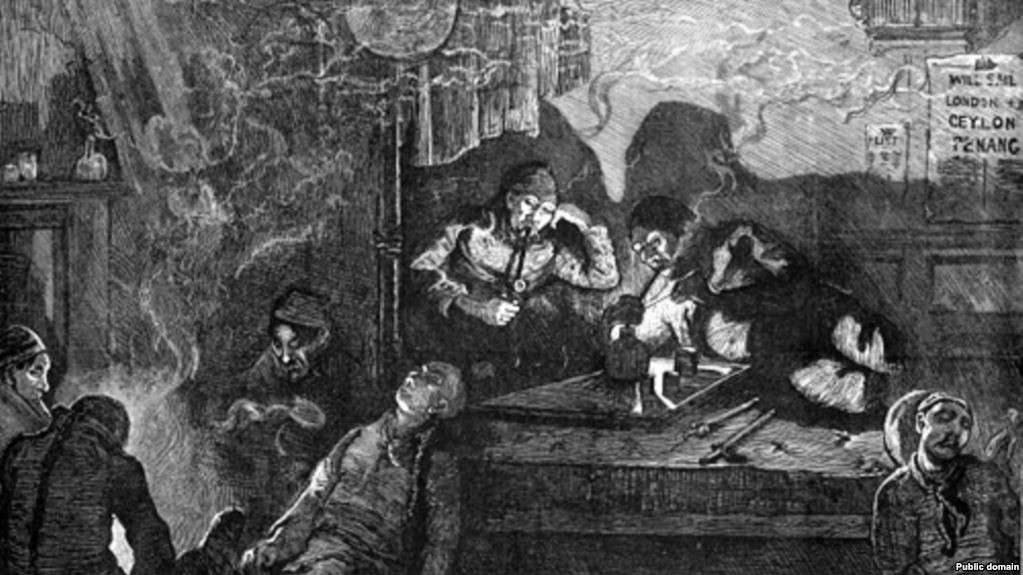 Năm 1861, hai người Pháp mở một nhà buôn thuốc phiện tại Sài Gòn và trở nên giàu có. Nhà buôn sau đó được nhượng lại cho người Hoa khai thác vào năm 1864. Ảnh tư liệu.