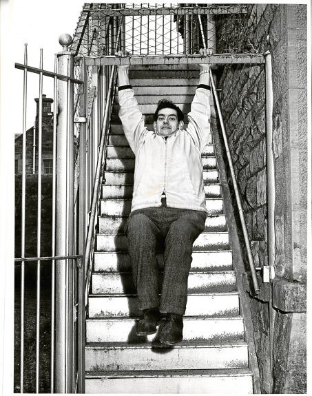 Chuyện bắt đầu vào năm 1967, khi các bác sĩ Bệnh viện Hoàng gia Dundee xác định Angus bị béo phì với trọng lượng 207 kg. Anh bắt đầu thực hiện một "chiến dịch" nhịn ăn để giảm cân dưới sự theo dõi của các bác sĩ. Ảnh: Evening Telegraph.