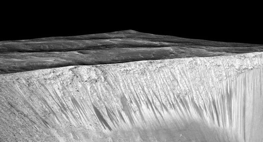 Khả năng thiết kế của đập chỉ chịu được lưu lượng 5.663 m3/s trong khi trận mưa lớn năm đó làm lưu lượng lên đến 16.307 m3/s, gấp 3 lần sức chịu đựng của công trình. Ảnh: BW Businessworld.