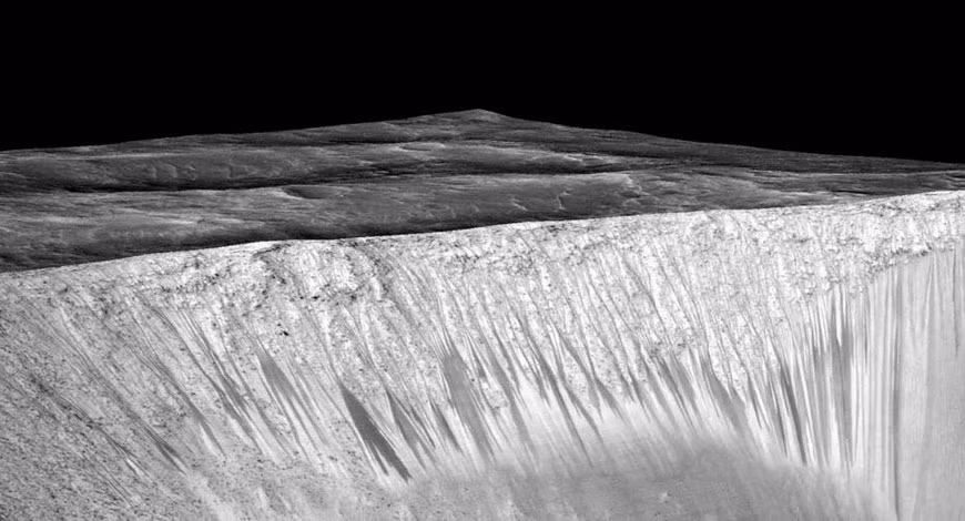 Khả năng thiết kế của đập chỉ chịu được lưu lượng 5.663 m3/s trong khi trận mưa lớn năm đó làm lưu lượng lên đến 16.307 m3/s, gấp 3 lần sức chịu đựng của công trình. Ảnh: BW Businessworld.