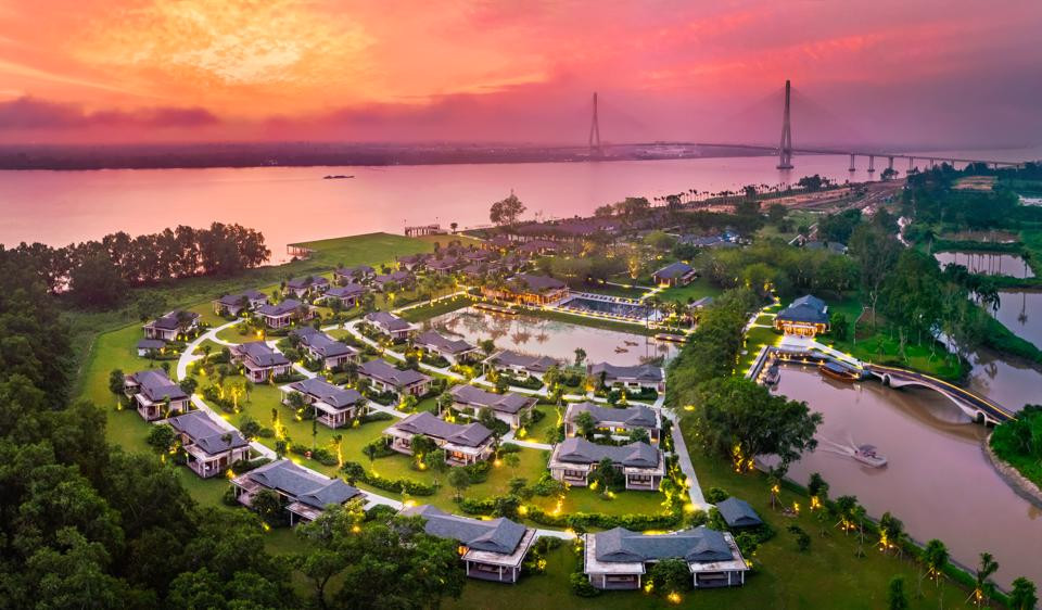 Resort Azerai Cần Thơ nằm ven sông Hậu.