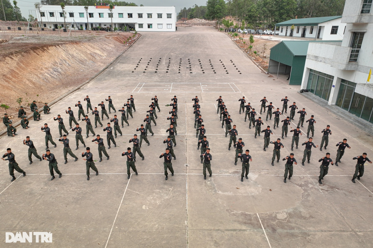 Ngoài các nội dung về nghiệp vụ, các Ban Huấn luyện đã kết hợp nghiên cứu xây dựng nhiều nội dung rèn luyện thể lực nâng cao sức khỏe, trong đó có 10 động tác thể lực liên hoàn chống khủng bố để phục vụ cho công tác huấn luyện thường xuyên, rèn luyện sức khỏe, sức chịu đựng của bản thân.