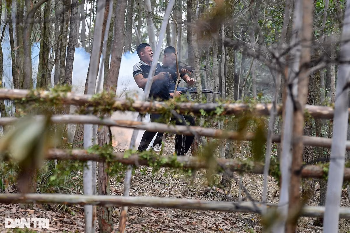 Trong nội dung huấn luyện có tình huống giả định một nhóm khủng bố từ nước ngoài vượt biên vào Việt Nam bằng con đường tiểu ngạch nhằm mục đích phá hoại.