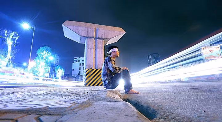 Hoàng Yuen cho biết: "Để chụp được một bức ảnh như thế này mình cần lên ý tưởng trước và chuẩn bị thật kỹ càng. Nhìn thì có vẻ đơn giản nhưng một số tấm phải chuẩn bị khá lâu, dàn dựng hậu trường kỹ càng".