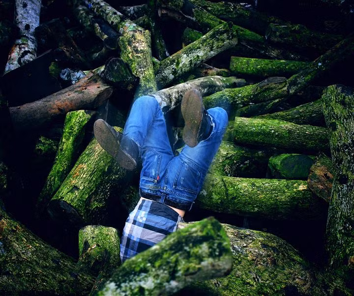 Hoàng chia sẻ: "Với kỹ thuật của mình thì có những tấm chỉ cần chỉnh màu và bố cục rất nhanh. Nhưng cũng có những tấm cần cắt ghép, làm thêm hiệu ứng thì đôi khi mất thời gian cả tiếng đồng hồ".