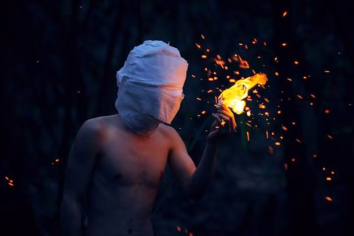 Hoàng Yuen là fan hâm mộ của rất nhiều nhiếp ảnh gia siêu thực nước ngoài. Từ khi tình cờ xem được những bức ảnh mang phong cách này, chàng trai trẻ đã bị hút hồn và mong muốn bản thân cũng có thể cho ra đời những tác phẩm như vậy.