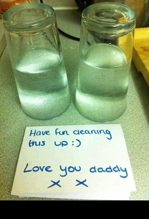 "Chúc bố dọn dẹp vui vẻ, con yêu bố", lời nhắn kèm trò đùa tai quái của đứa con dành cho bố mình.