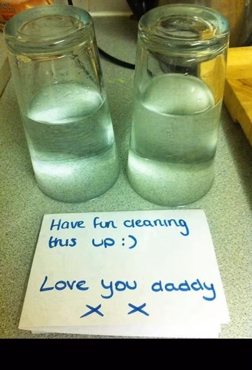 "Chúc bố dọn dẹp vui vẻ, con yêu bố", lời nhắn kèm trò đùa tai quái của đứa con dành cho bố mình.