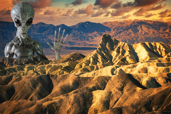 Cuộc chiến đã nổ ra khi Schneider và đồng nghiệp khoan lỗ dưới lòng đất và gặp phải những người ngoài hành tinh "Gray". Schneider đã bắn hạ hai người ngoài hành tinh và bị một tia laser tấn công. Một lính đặc nhiệm đã hy sinh để cứu ông.