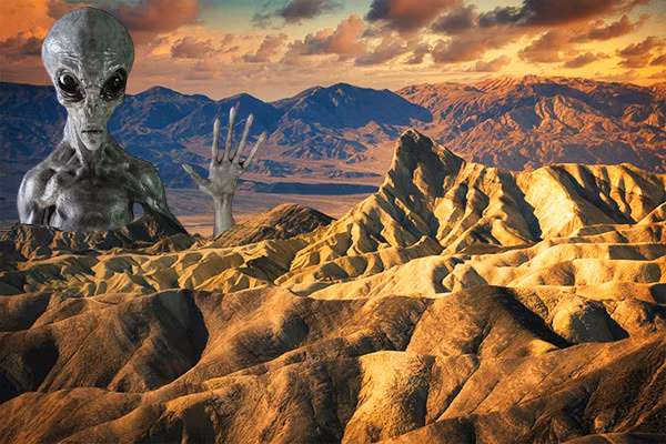 Cuộc chiến đã nổ ra khi Schneider và đồng nghiệp khoan lỗ dưới lòng đất và gặp phải những người ngoài hành tinh "Gray". Schneider đã bắn hạ hai người ngoài hành tinh và bị một tia laser tấn công. Một lính đặc nhiệm đã hy sinh để cứu ông.