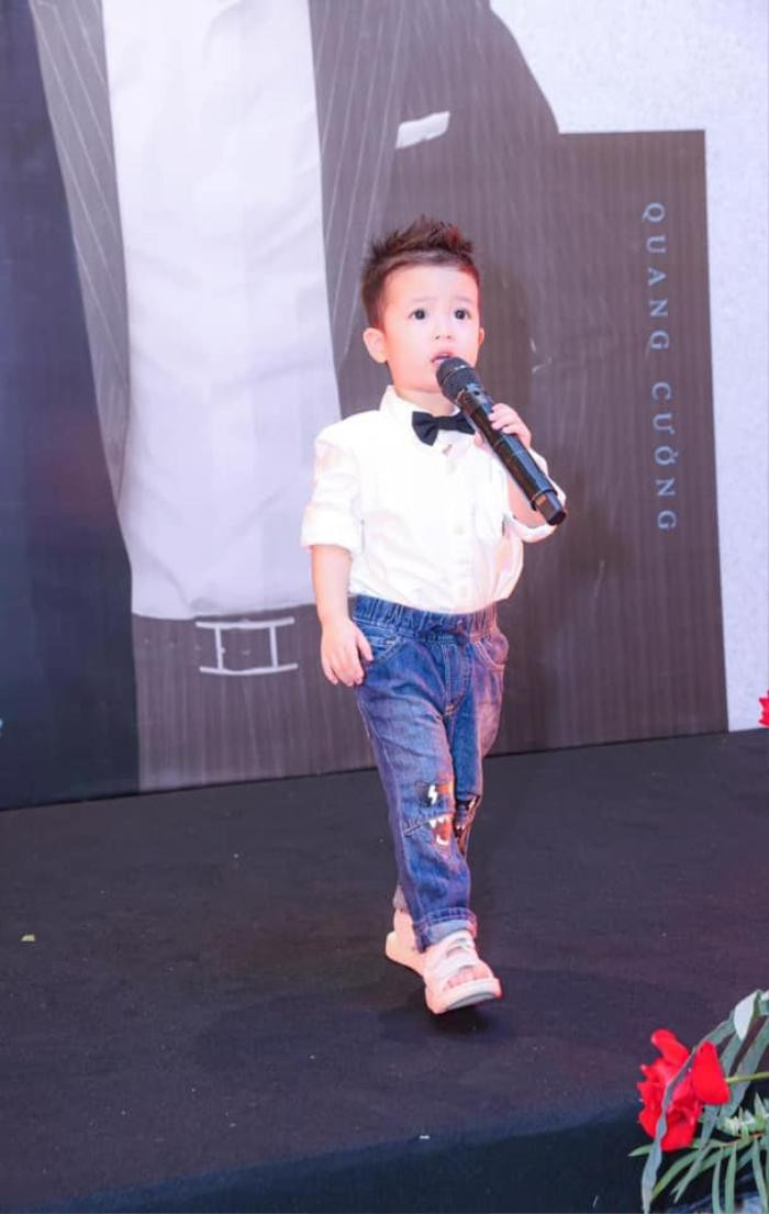 Con trai Bằng Kiều đi hát cùng bố khi 2 tuổi, nhận cát xê 'khủng' - Hình 2 Con trai Bang Kieu di hat cung bo khi 2 tuoi, nhan cat xe 'khung'-Hinh-2