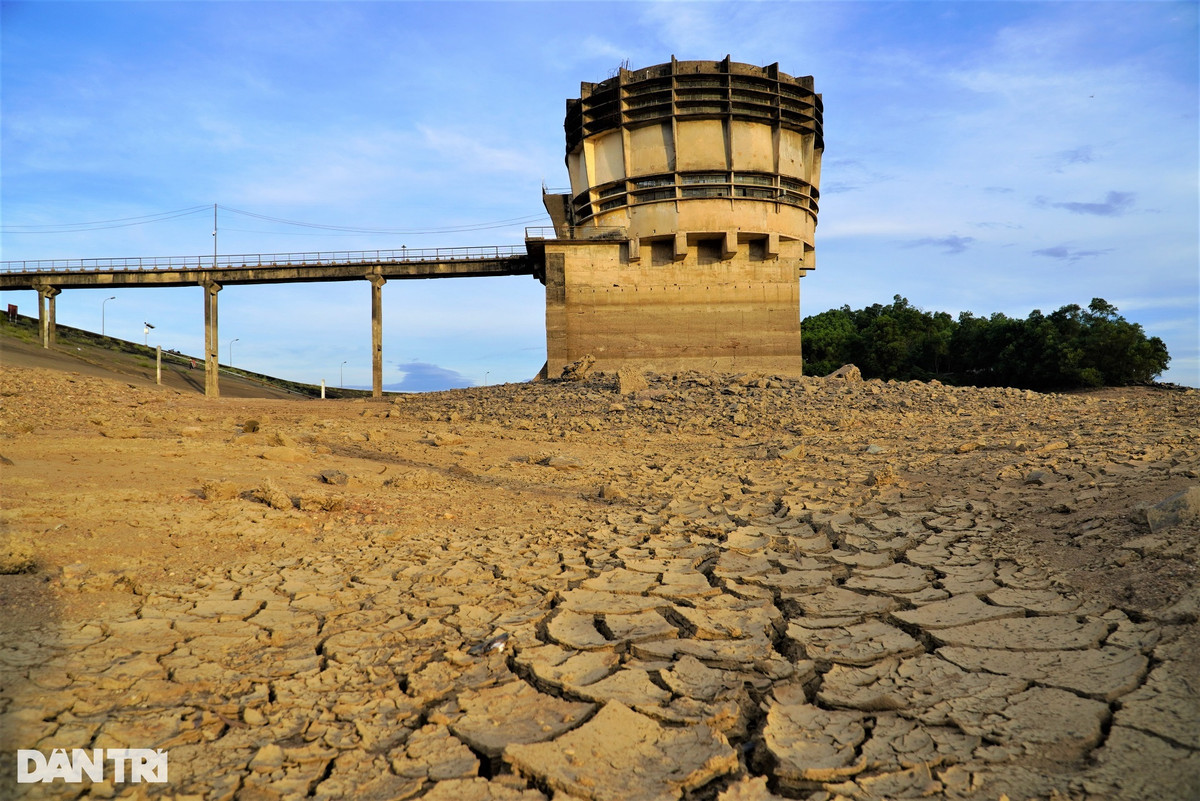 Hinh anh ho co suc chua hon 300 trieu m3 nuoc can tro day-Hinh-3