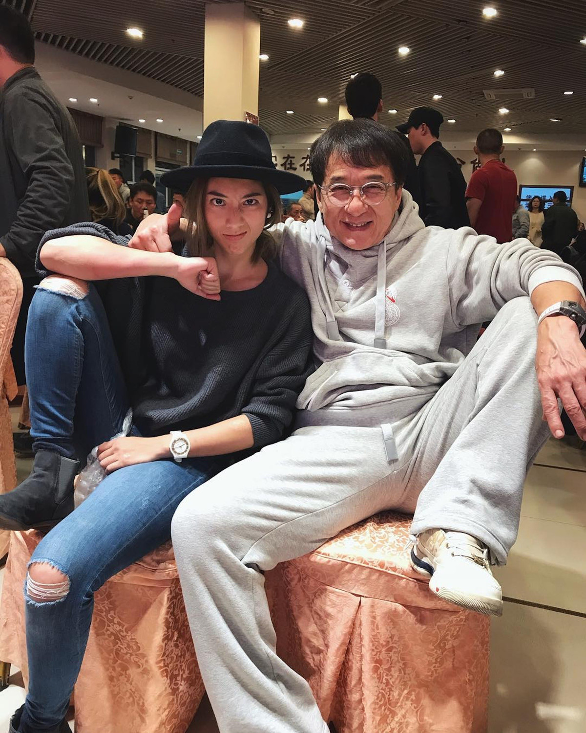 Da nu lai goi cam cua Thanh Long