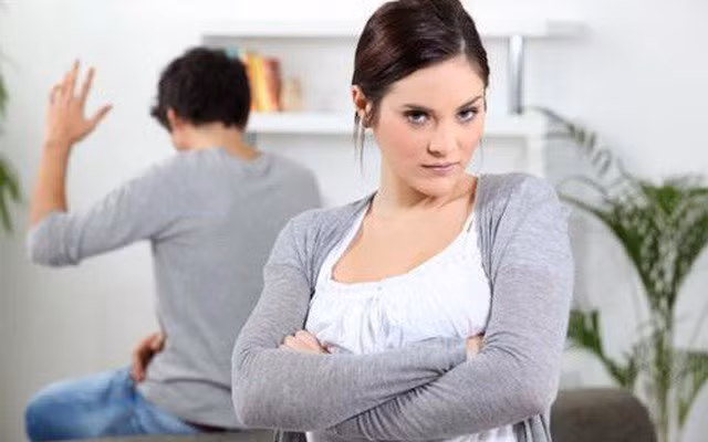 Chong tang dong nghiep nu nuoc hoa dat tien, vo cao tay lam ngay dieu nay