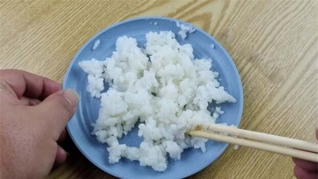 Nhà nào nhiều gián cực khó chịu, hãy lấy cơm nguội trộn với thứ này ảnh 1