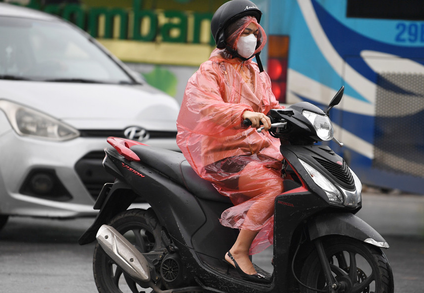 Du bao thoi tiet 23/5: Mua giong khap noi, mien Bac giam nhiet