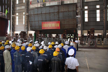Quang cảnh lễ đấu giáp tổng thành thân vỏ tàu thứ 6.