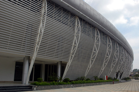 SVĐ huyện Hoài Đức nhìn phía ngoài khá hoàng tráng.