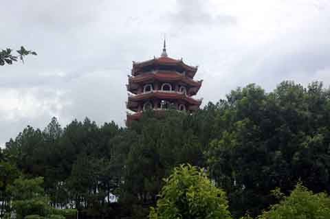 Tháp chuông tại Khu di tích Ngã ba Đồng Lộc.