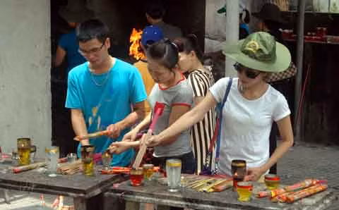 Thế hệ trẻ cũng tổ chức nhiều hoạt động ý nghĩa trong dịp 27/7 để tỏ lòng thành kính, tri ân.