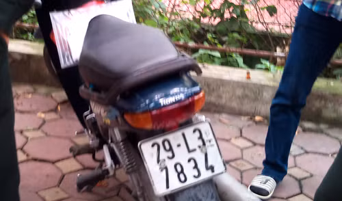 Chiếc xe người đàn ông trung tuổi điều khiển gặp nạn.