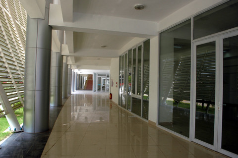 Hành lang phía bên trong.